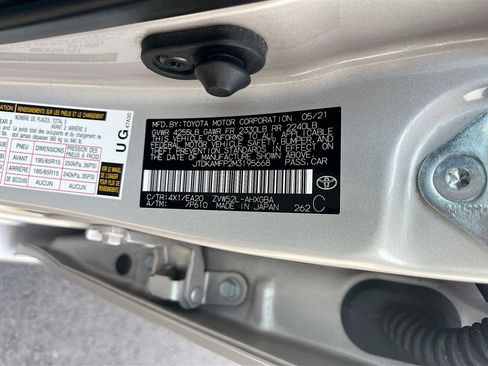 Used 2021 Toyota Prius Prime XLE image 32