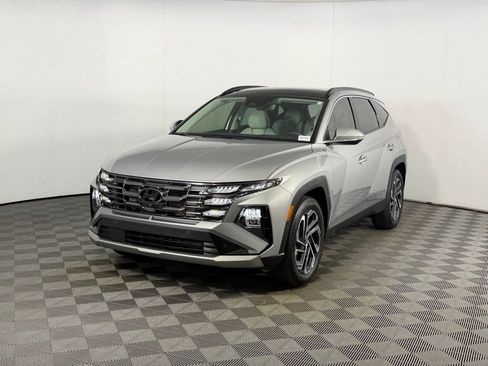 Used 2025 Hyundai Tucson Limited FWD image 3
