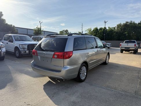 Used 2009 Toyota Sienna XLE FWD image 5