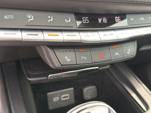 Used 2023 Cadillac XT4 Luxury w/ Cold Weather Package FWD image 26