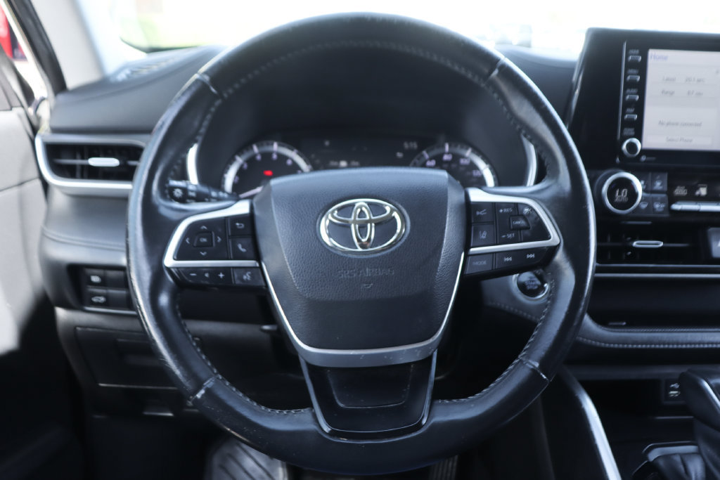 Used 2022 Toyota Highlander XLE AWD/4WD image 21