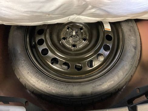 Used 2022 Ford Explorer XLT w/ Equipment Group 202A image 28