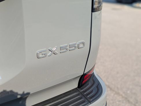 Used 2024 Lexus GX 550 w/ Accessory Package (Z1) AWD/4WD image 33