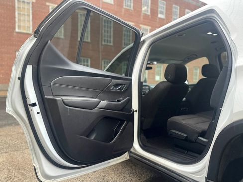 Used 2020 Chevrolet Traverse LS image 9