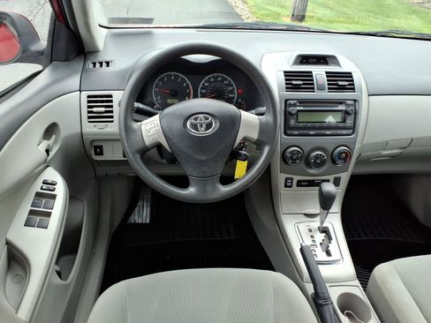 Used 2012 Toyota Corolla LE FWD image 6