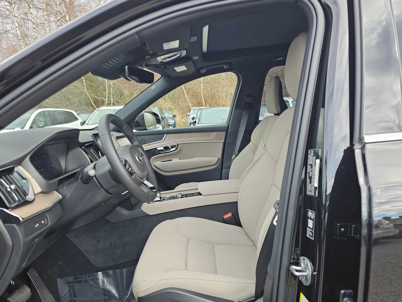 New 2026 Volvo XC90 T8 Plus w/ Protection Package AWD/4WD image 24