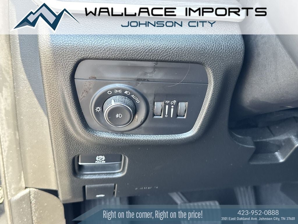 Used 2023 Jeep Grand Cherokee Limited AWD/4WD image 32