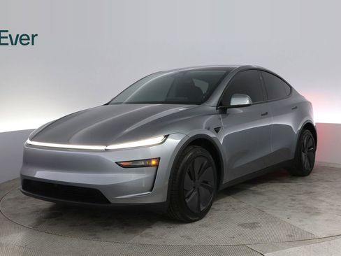 Used 2026 Tesla Model Y 2WD image 2