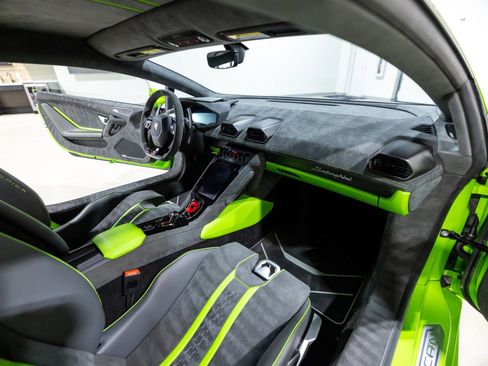 Used 2024 Lamborghini Huracan Tecnica image 36