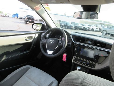 Used 2018 Toyota Corolla LE FWD image 20