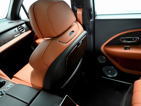 Certified 2025 Bentley Bentayga Extended Wheelbase image 22