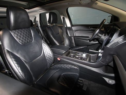 Used 2023 Ford Edge Titanium AWD/4WD image 25