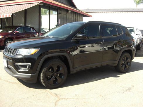 Used 2021 Jeep Compass Latitude w/ Sun and Sound Group AWD/4WD image 2