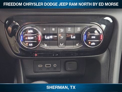 Used 2022 Buick Encore GX Select w/ Sport Touring Package FWD image 13