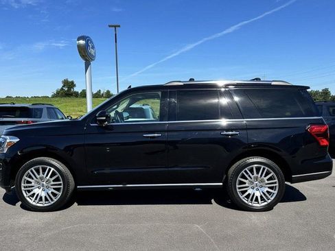 Used 2024 Ford Expedition Limited AWD/4WD image 5