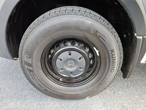 Used 2024 Mercedes-Benz Sprinter 2500 image 8