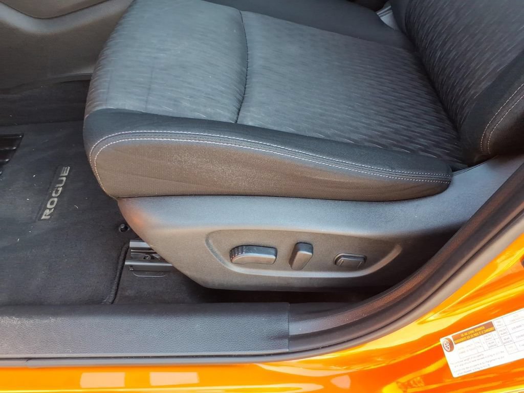 Certified 2020 Nissan Rogue SV FWD image 5