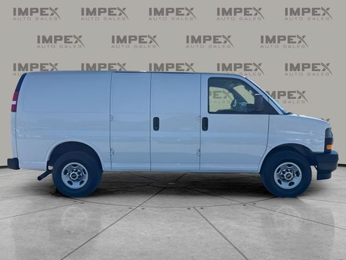 Used 2023 GMC Savana 2500 RWD image 6