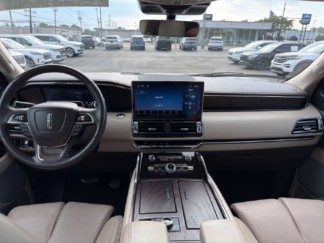 Certified 2024 Lincoln Navigator Reserve AWD/4WD image 15