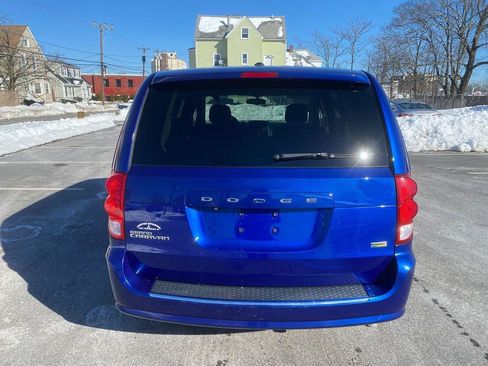 Used 2018 Dodge Grand Caravan SE w/ UConnect Hands-Free Group image 6