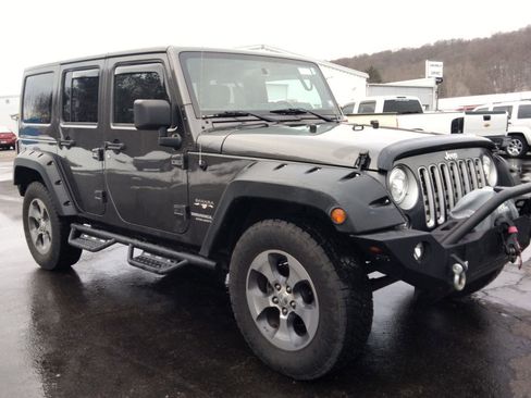 Used 2017 Jeep Wrangler Unlimited Sahara w/ Max Tow Package image 11