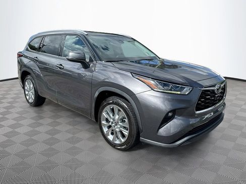 Used 2021 Toyota Highlander Limited FWD image 4
