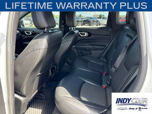 Used 2022 Jeep Compass Latitude w/ Sun and Sound Group AWD/4WD image 9