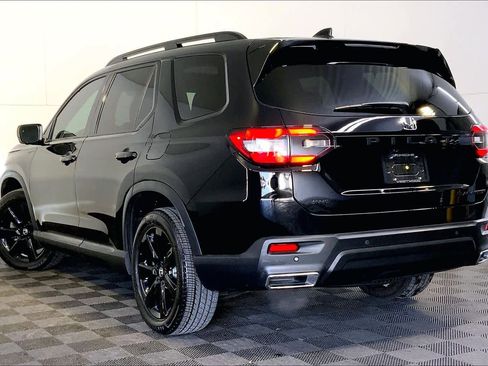 Used 2025 Honda Pilot Black Edition image 3