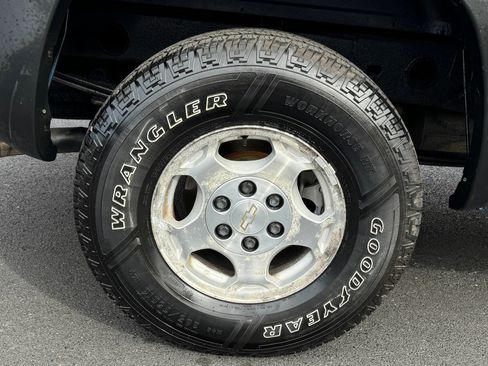 Used 2004 Chevrolet Silverado 1500 4x4 Extended Cab w/ Light Duty Power Package image 13