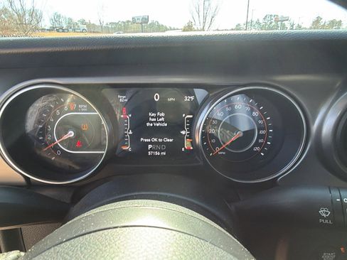 Used 2021 Jeep Gladiator Sport image 29