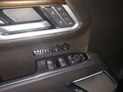 Used 2025 Chevrolet Silverado 1500 High Country w/ Technology Package image 19