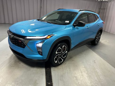 Used 2025 Chevrolet Trax RS w/ Driver Confidence Package image 3