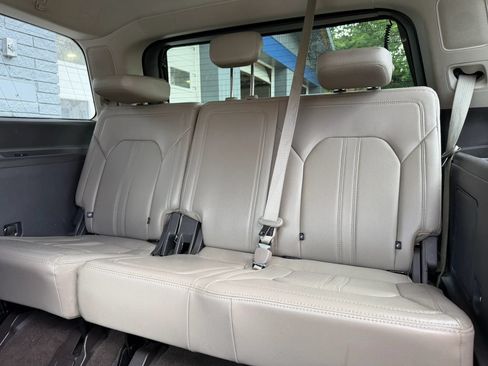 Used 2020 Ford Expedition Limited RWD image 13