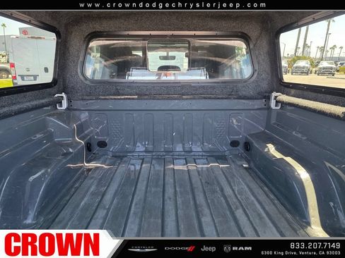 Used 2023 Jeep Gladiator Overland AWD/4WD image 14