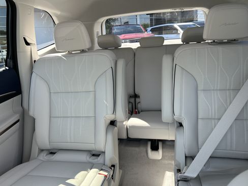 New 2026 Buick Enclave Avenir w/ Super Cruise Package AWD/4WD image 28