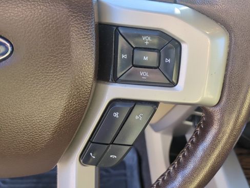 Used 2018 Ford F150 Lariat image 18