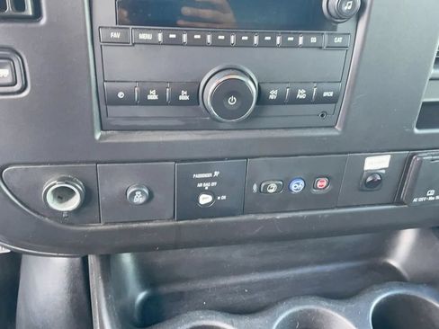Used 2019 GMC Savana 3500 RWD image 10