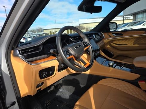 Used 2024 Jeep Grand Cherokee L Summit image 17