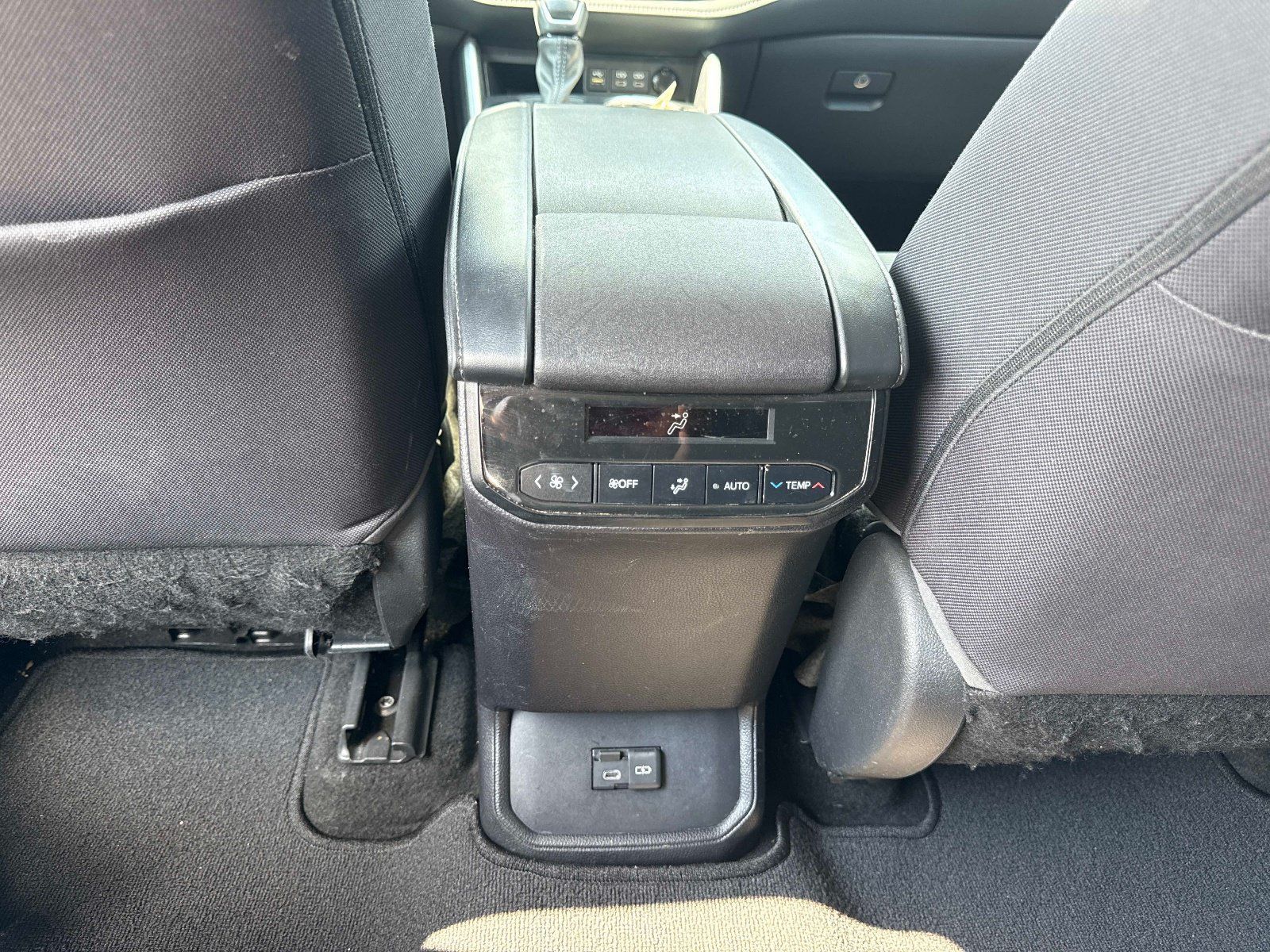 Used 2023 Toyota Highlander LE AWD/4WD image 13
