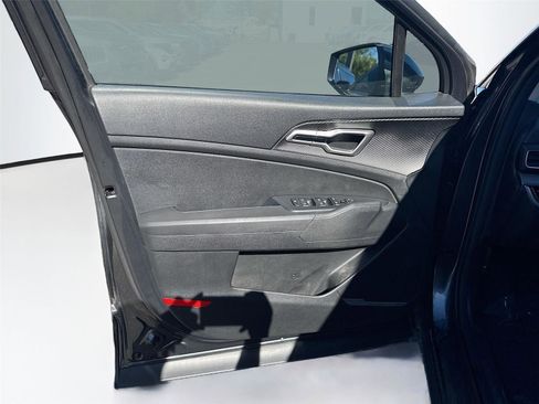 Used 2023 Kia Sportage LX image 17