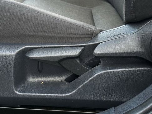 Used 2025 Toyota Camry LE image 28