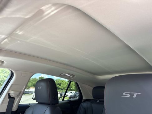 Used 2023 Buick Envision Essence w/ Sport Touring Package FWD image 17