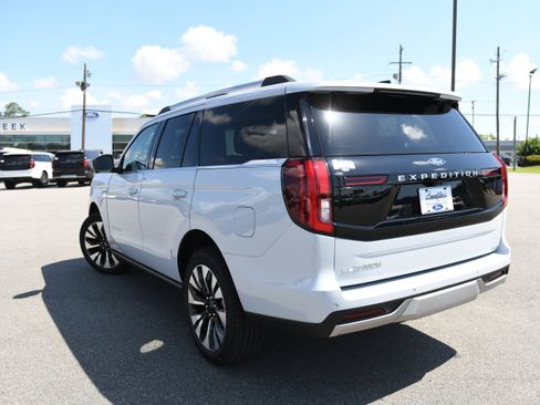 New 2026 Ford Expedition Platinum w/ Driver's Package AWD/4WD image 8