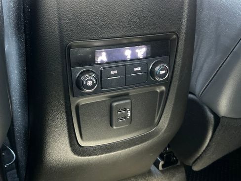 Used 2020 Buick Enclave Essence image 21