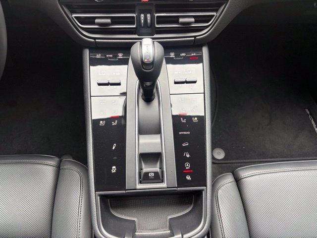 Used 2022 Porsche Macan S AWD/4WD image 23