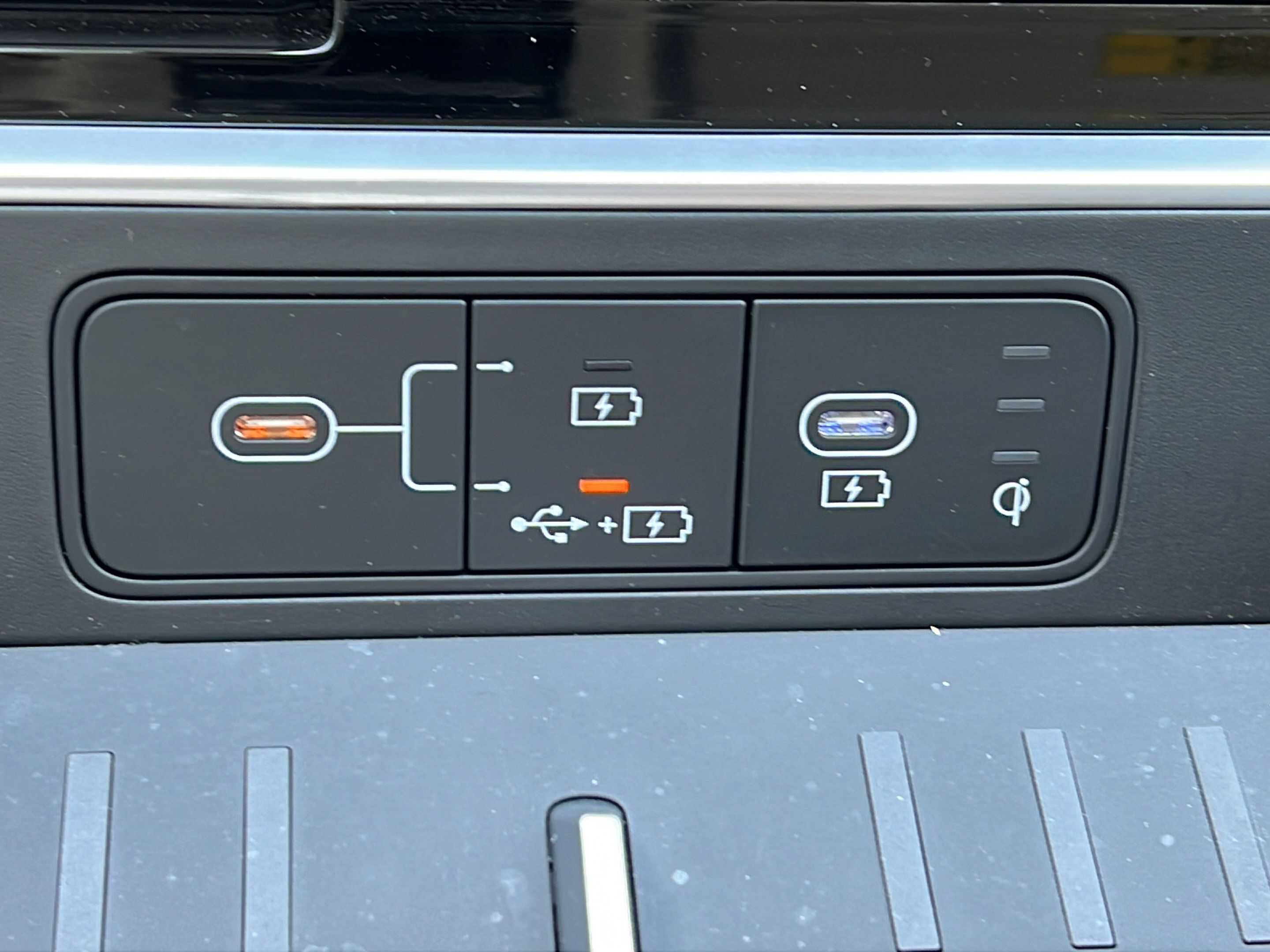 Certified 2025 Hyundai Santa Fe SEL FWD image 17
