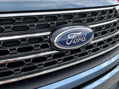 Used 2020 Ford Explorer XLT w/ Equipment Group 202A AWD/4WD image 31