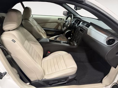 Used 2010 Ford Mustang GT Premium RWD image 16