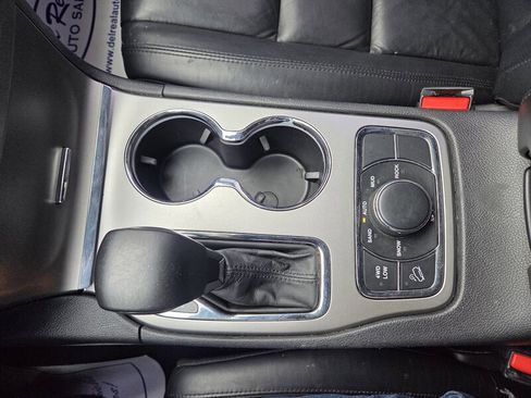 Used 2018 Jeep Grand Cherokee Limited image 19