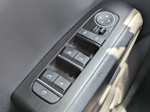 Used 2020 Kia Soul LX FWD image 28